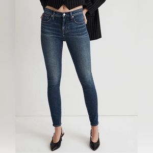 Madewell NWT mid rise skinny jeans in ravine wash.